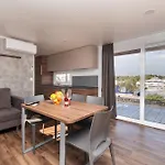 Kompleks wypoczynkowy Amadria Park Mobile Homes 4*
