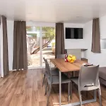 Kompleks wypoczynkowy Amadria Park Mobile Homes 4*