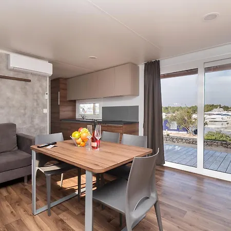 Kompleks wypoczynkowy Amadria Park Mobile Homes 4*