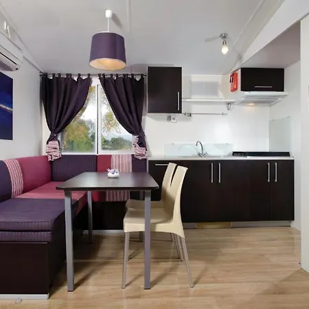 منتزه العطل Amadria Park Mobile Homes