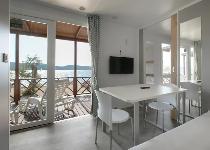 假日公园 Amadria Park Mobile Homes 希贝尼克