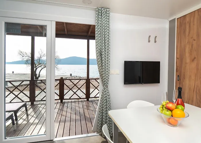 假日公园 Amadria Park Mobile Homes 希贝尼克